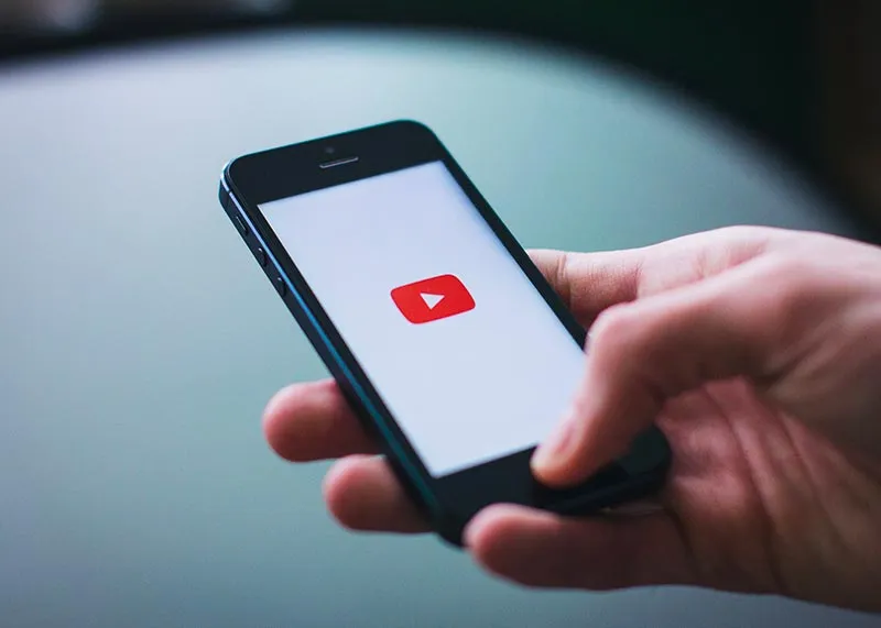 Apprenez à écouter YouTube en arrière-plan sur iOS et Android sans coupure