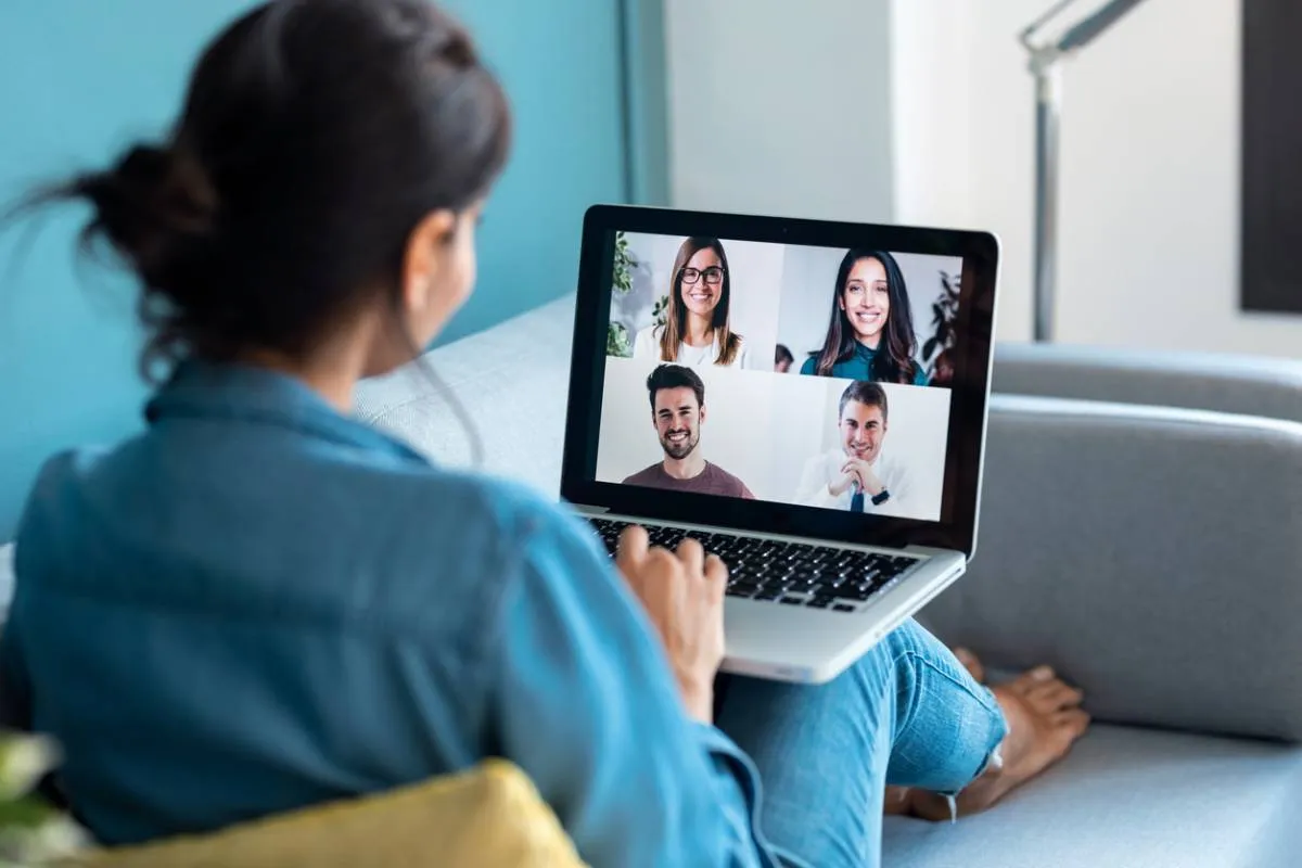 Télétravail : quel écran de PC choisir pour garder une bonne position ?