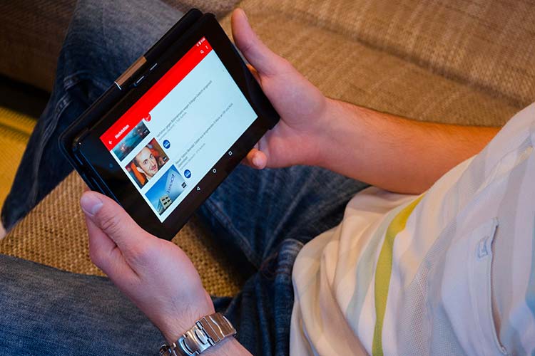 Comment utiliser YouTube en arrière-plan avec Android ?