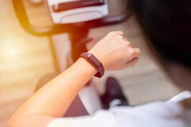 Bracelet connecté enfant : 6 raisons de l’adopter