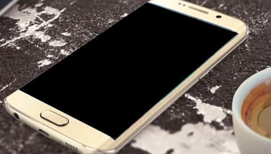 Comment réparer un smartphone Android bloqué sur un écran noir ?