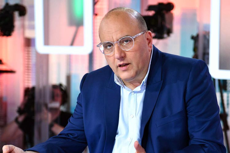 Julien Dray veut que les GAFA donnent 50.000 euros à tous les Français de 18 ans