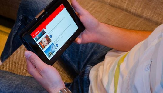 Comment utiliser YouTube en arrière-plan avec Android ?