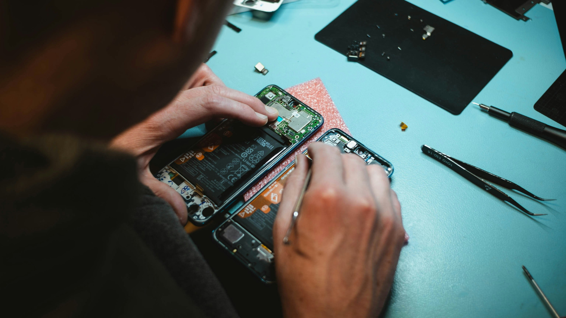 Écran de smartphone cassé ? Ces astuces à connaître absolument !