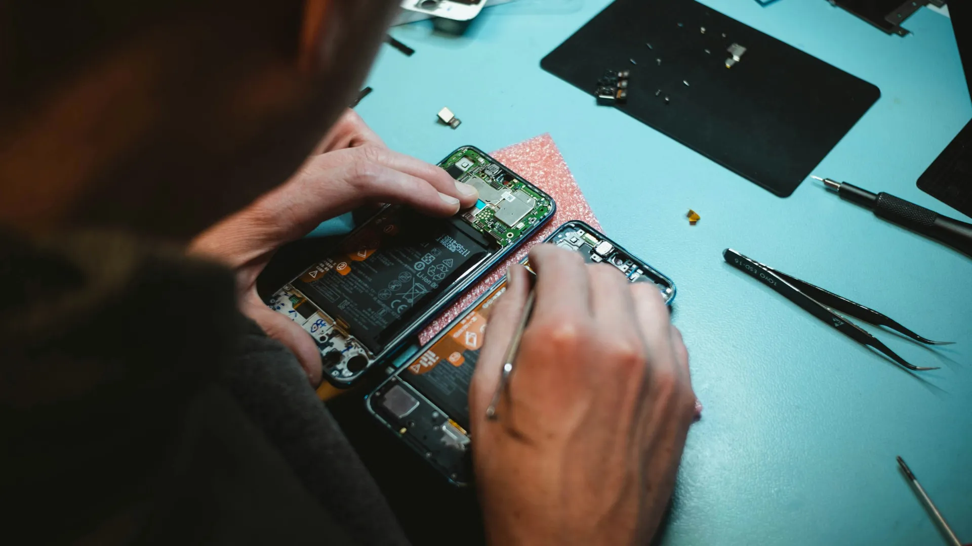 Écran de smartphone cassé ? Ces astuces à connaître absolument !