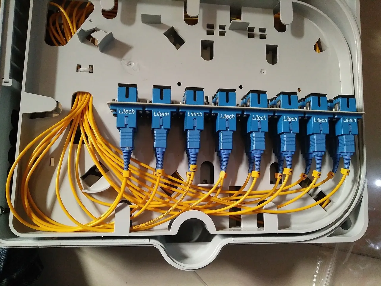 Tout savoir sur la fibre optique : avantages et inconvénients