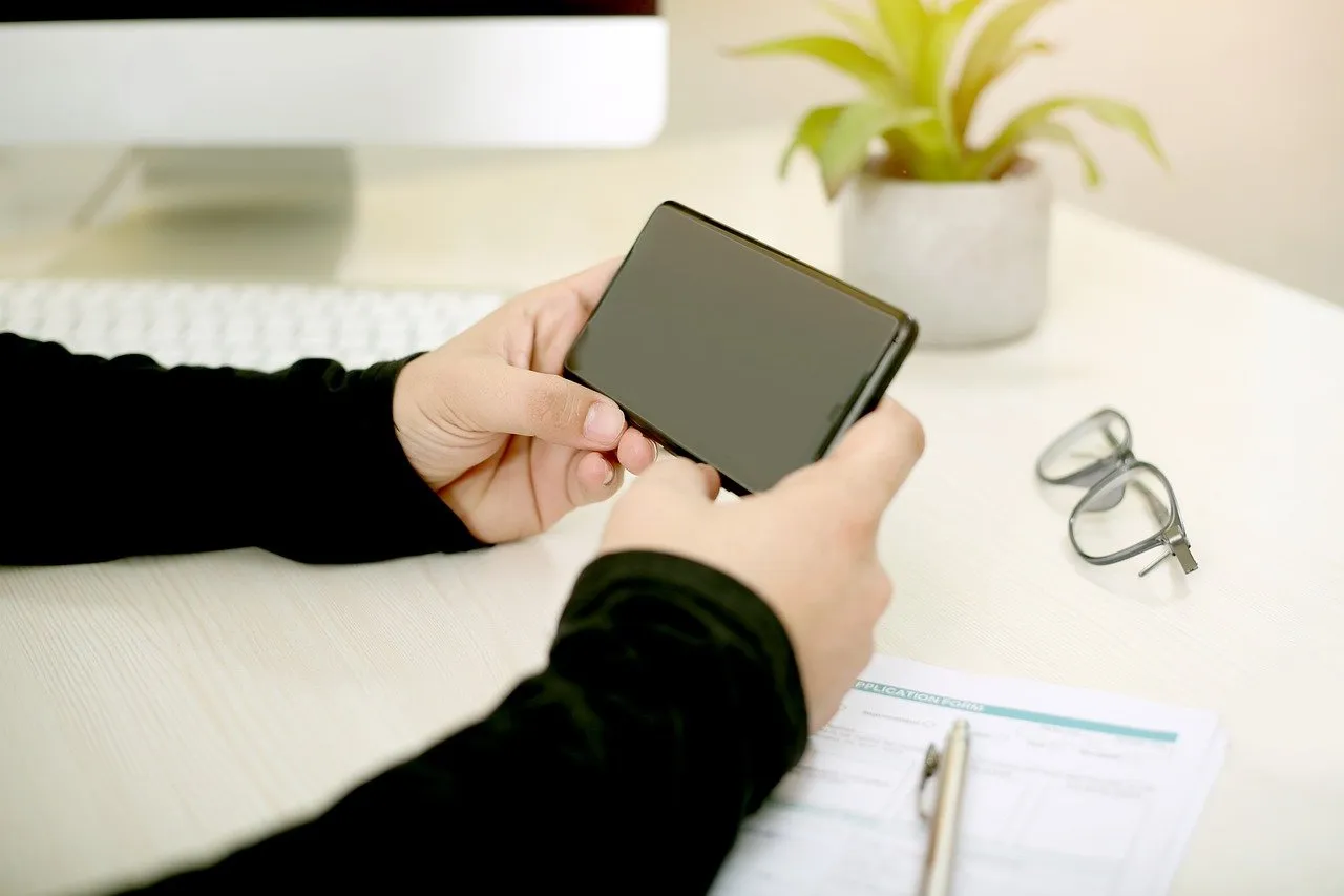 Comment protéger votre vie privée avec les vitres teintées pour téléphone ?