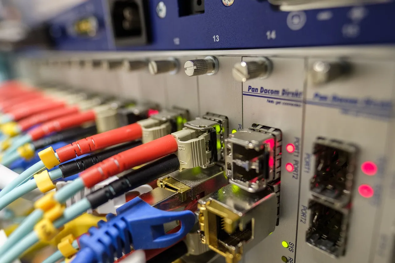 Les avantages de la fibre optique : offres, vitesse, stabilité et performance