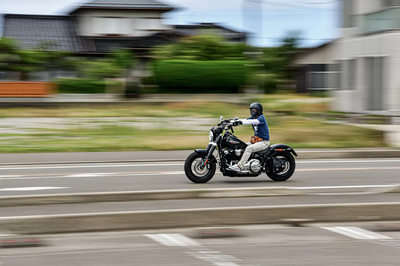 L’ère numérique transforme l’apprentissage du Code Moto : une étude en ligne