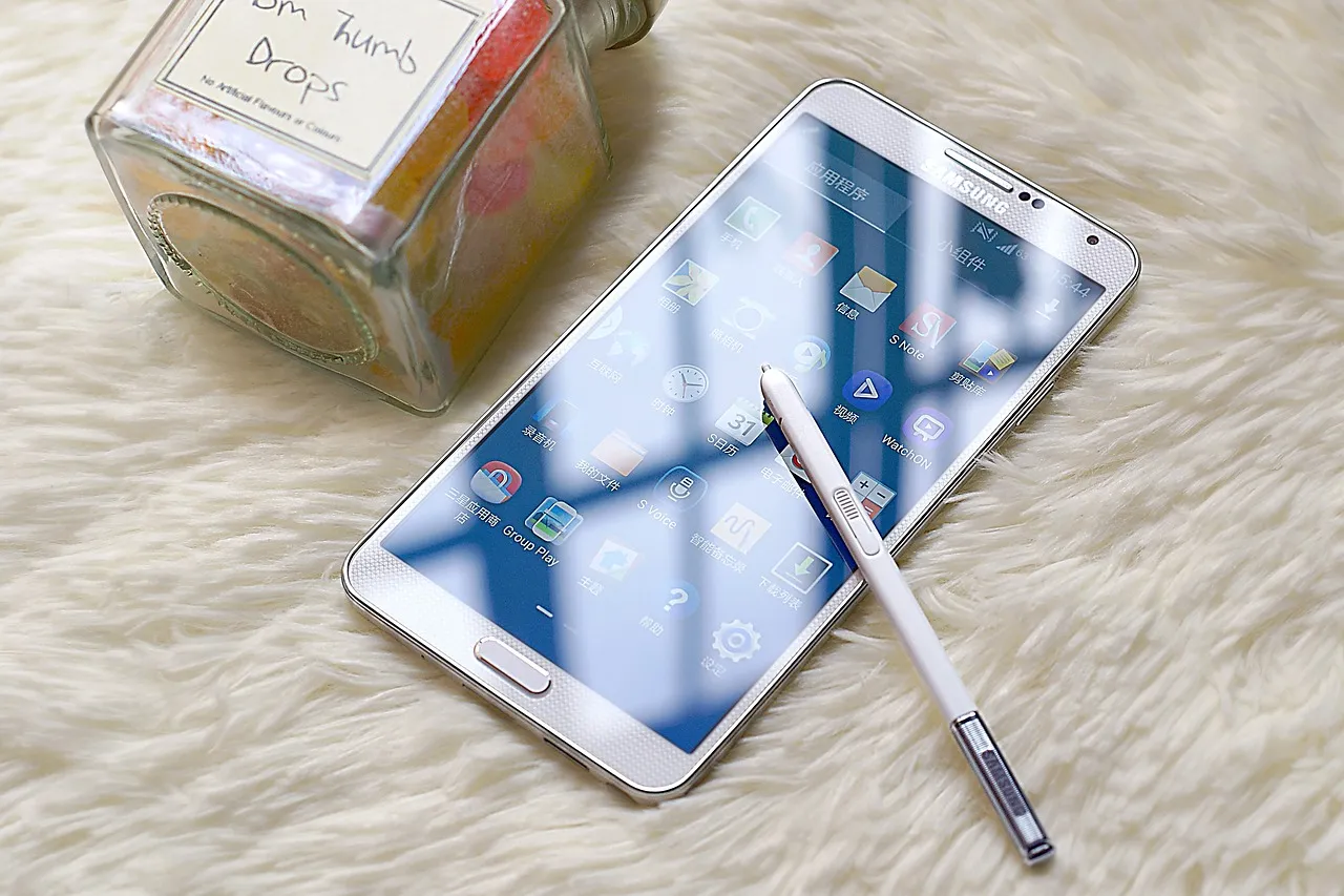 Les raisons cachées derrière l’extinction spontanée de votre téléphone Samsung