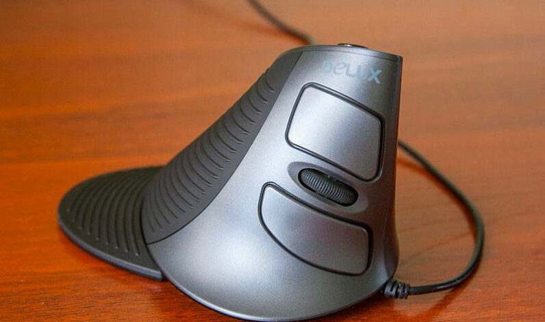 800px-Delux_M618_vertical_mouse