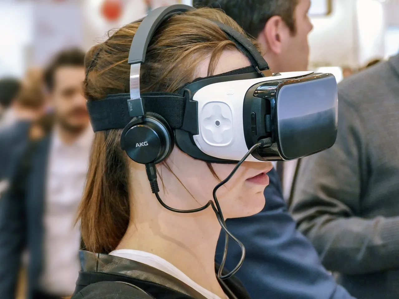 Plongez dans un monde virtuel avec les simulateurs de réalité virtuelle : découvrez les applications et les avantages
