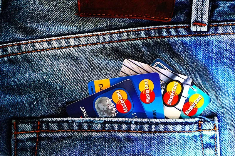 Banque en ligne sans revenu : laquelle choisir