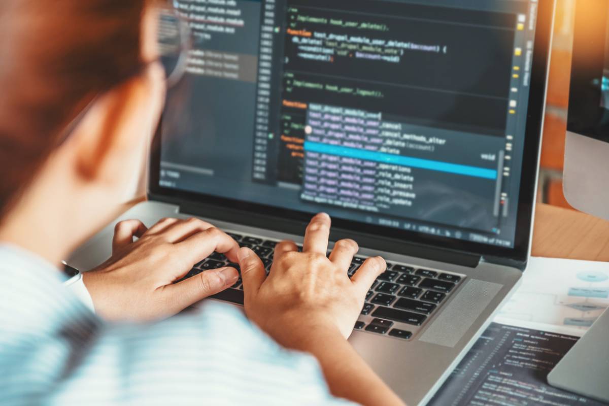 Comment un hébergement web sécurisé peut-il protéger votre site des cyberattaques ?