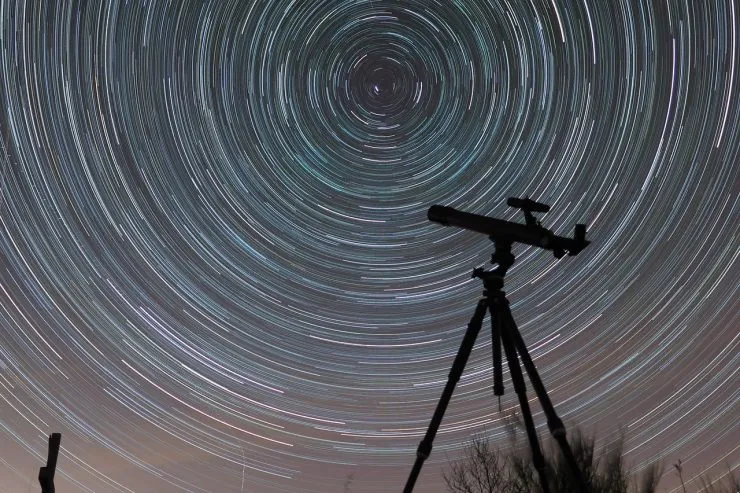 Quelles sont les différences entre une lunette astronomique et un télescope
