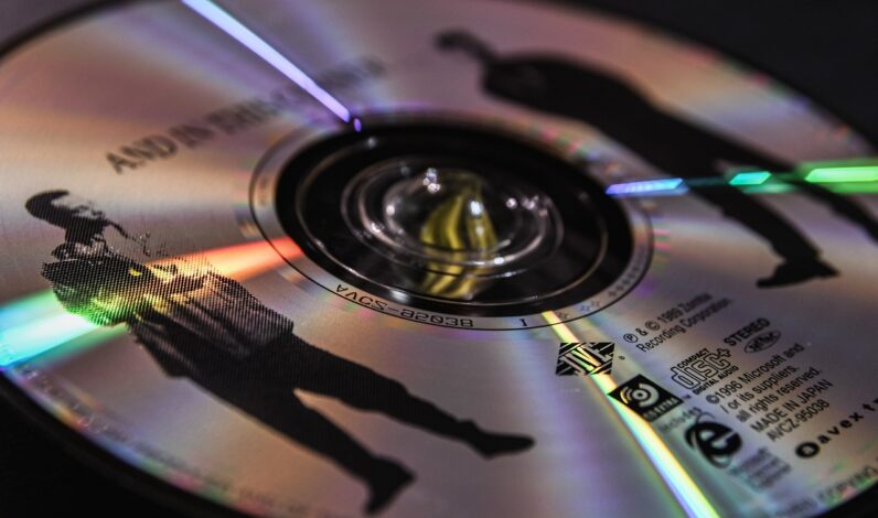High_Tech_Guide:_Comment_lire_un_CD_sans_lecteur_sur_votre_ordinateur