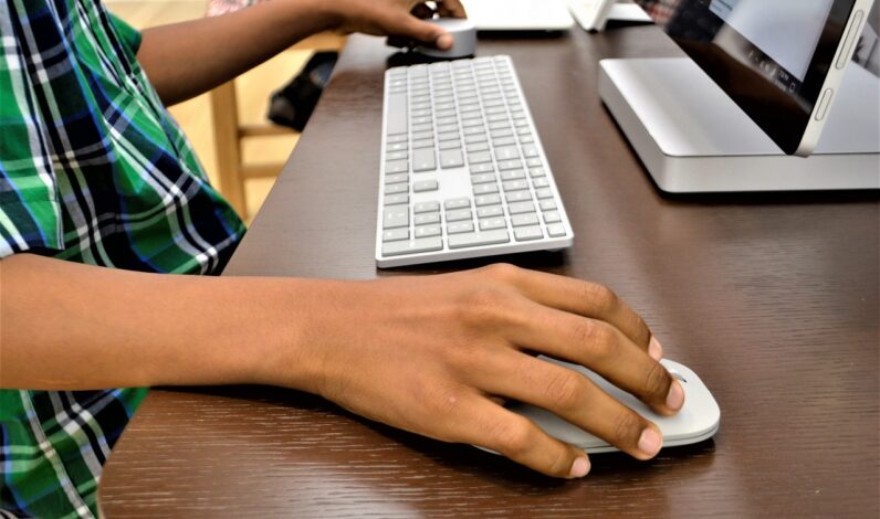 Plongez_dans_l_univers_du_High_Tech_avec_nos_meilleurs_tutoriels_Illustrator
