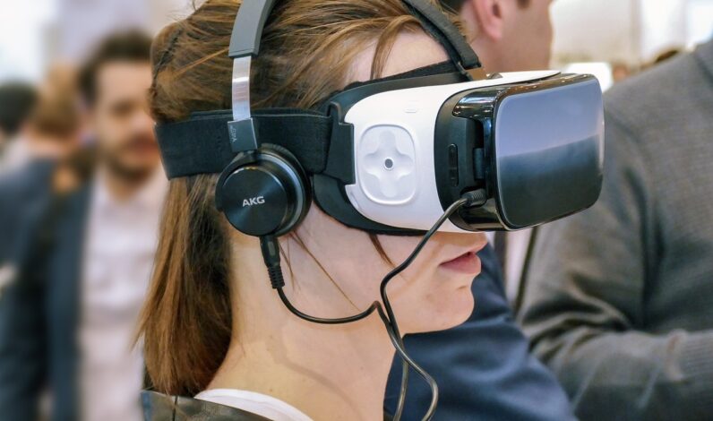 Plongez_dans_un_monde_virtuel_avec_les_simulateurs_de_réalité_virtuelle_:_découvrez_les_applications_et_les_avantages