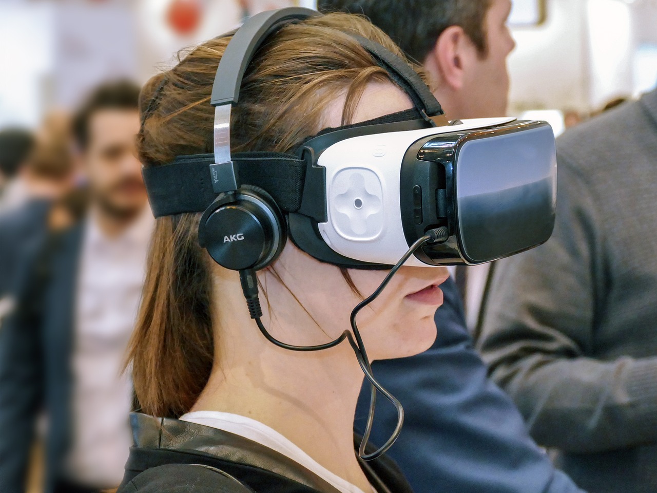 Plongez_dans_un_monde_virtuel_avec_les_simulateurs_de_réalité_virtuelle_:_découvrez_les_applications_et_les_avantages